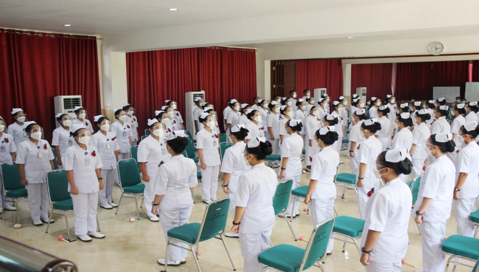 Upacara Angkat Janji Mahasiswa/i Tingkat II TA 2021/2022 STIK Stella Maris Makassar